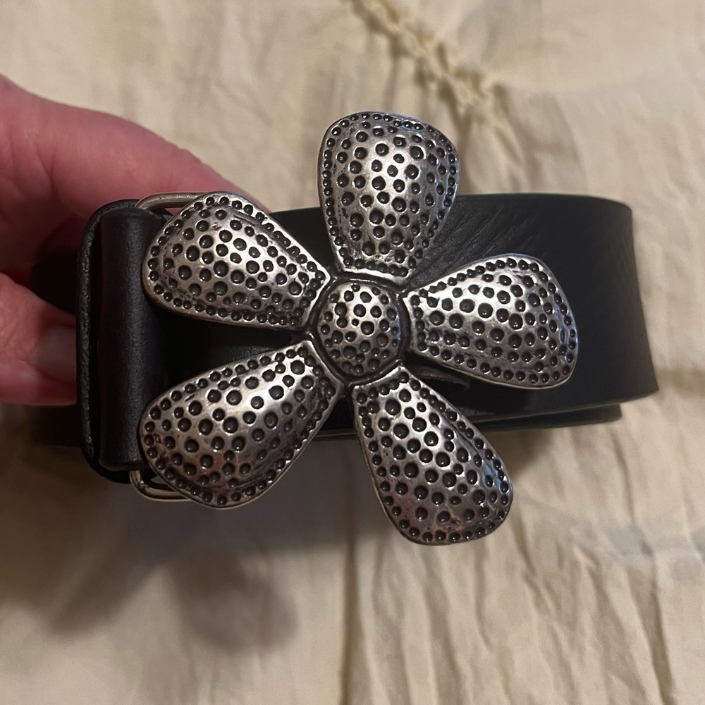 Silpada Belt Daisy Floral Metal Clasp Italian Leather Size L Like new never worn